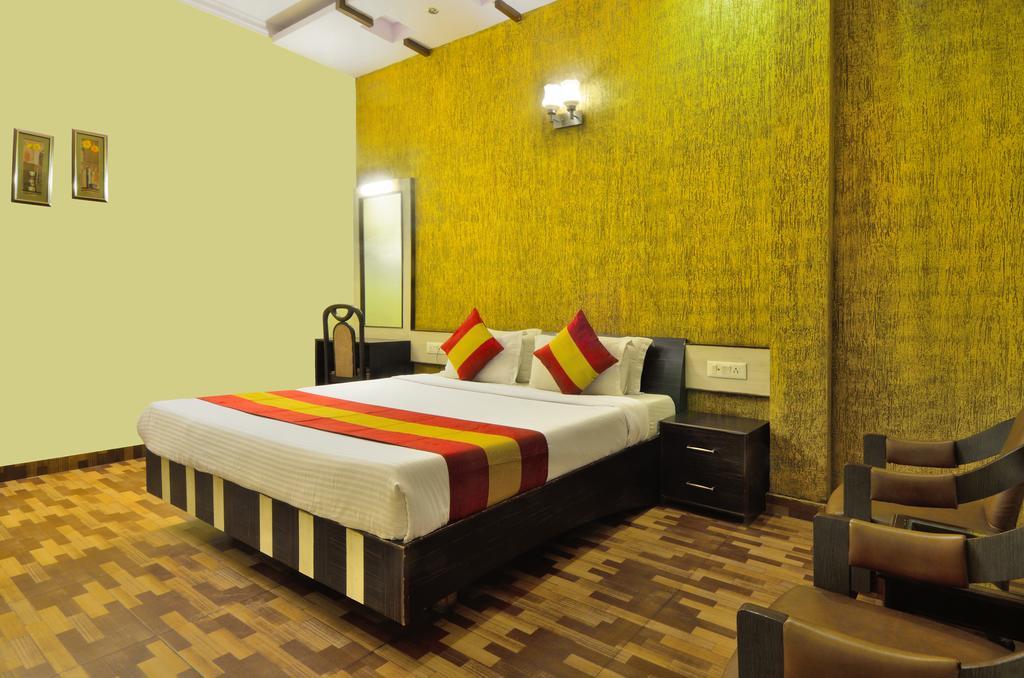 אמריצר Hotel Roopa International מראה חיצוני תמונה