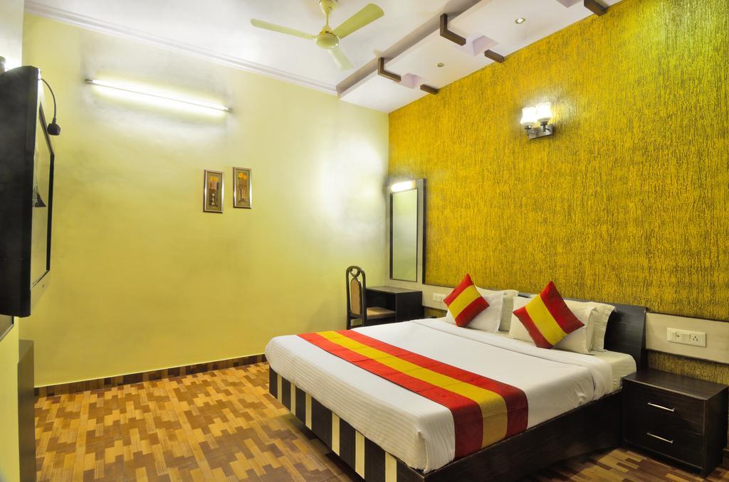 אמריצר Hotel Roopa International מראה חיצוני תמונה