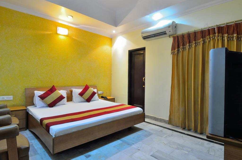 אמריצר Hotel Roopa International מראה חיצוני תמונה