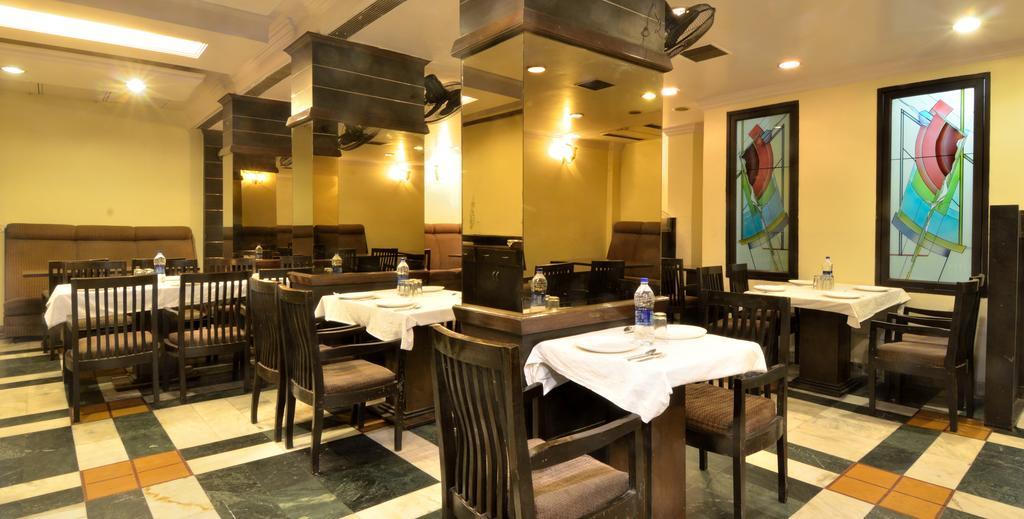 אמריצר Hotel Roopa International מראה חיצוני תמונה